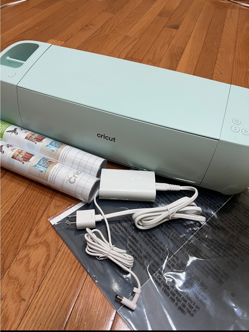 *Brand new* Cricut explore 3 Portable Heat Press in Mint Green with Accessories
